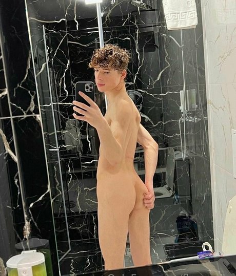 ダーティトークオンリーファンズ 無料裸 写真