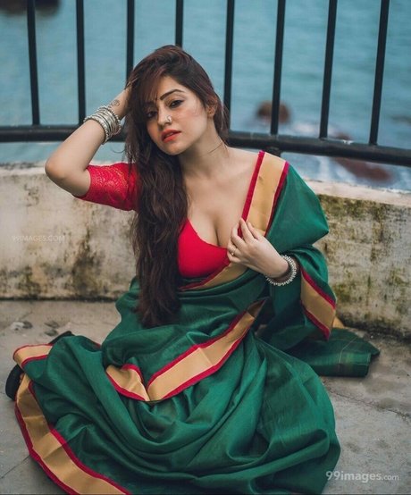 毛深い足のOnlyFans エロチック 写真