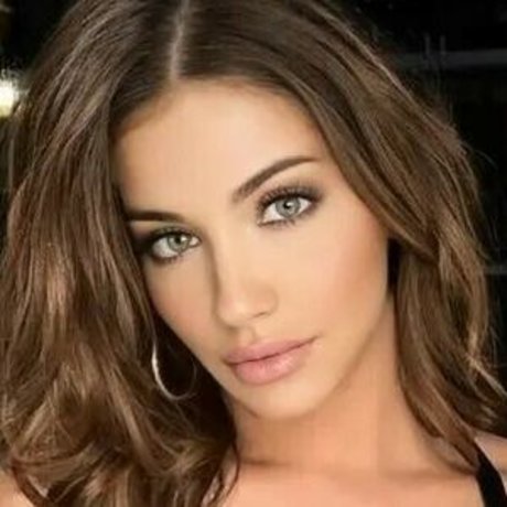 ポーグエボニーオンリーファンズ ホットヌード 写真