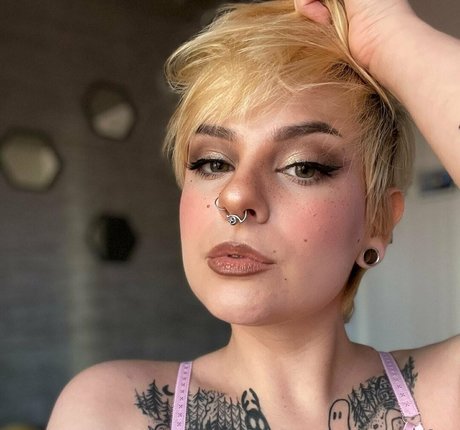 lunalareifree 美しいモデル 写真