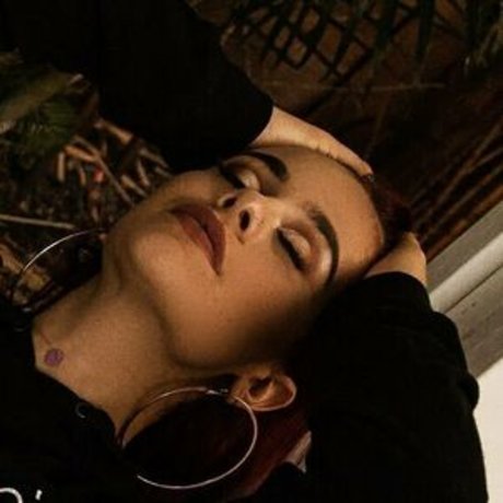 ヌード教師オンリーファンズ 無料裸 写真