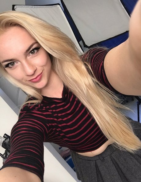 Mandy Marx アダルトモデル 画像