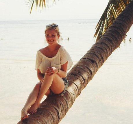 大きな乳首オンリーファンズ セクシー 画像