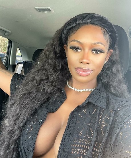 2024年のトップOnlyFans ヌード 画像