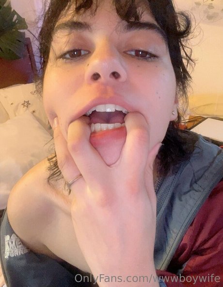 巨大なチンポを持つシーメールオンリーファンズ 美しいxxx ギャラリー