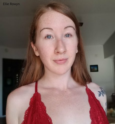 ellierowynfans アダルトモデル 写真