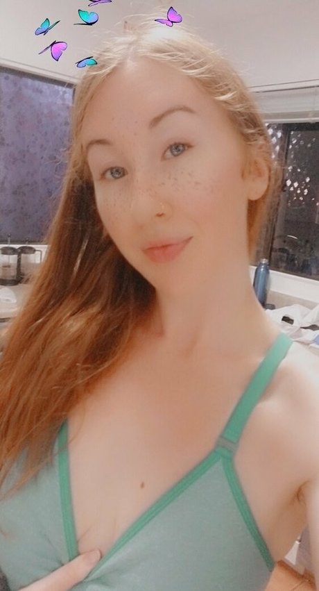 ellierowynfans ポルノ女優 写真