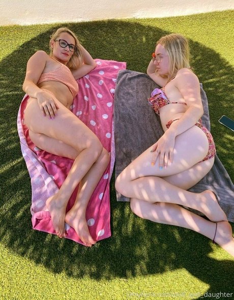 ヘンタイオンリーファンズ ホット 写真