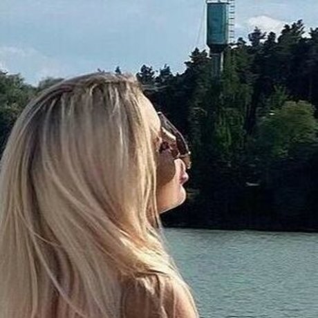 曲線美のクーガーOnlyFans 裸 画像