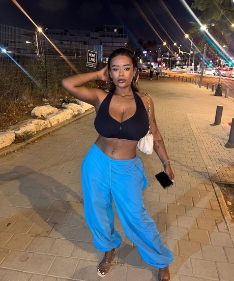 ティーン乱交OnlyFans ポルノグラフィック 写真