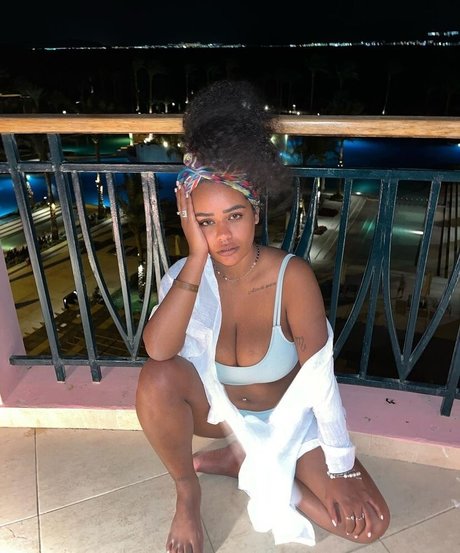 金髪レズビアンオンリーファンズ 美しいポルノ 写真