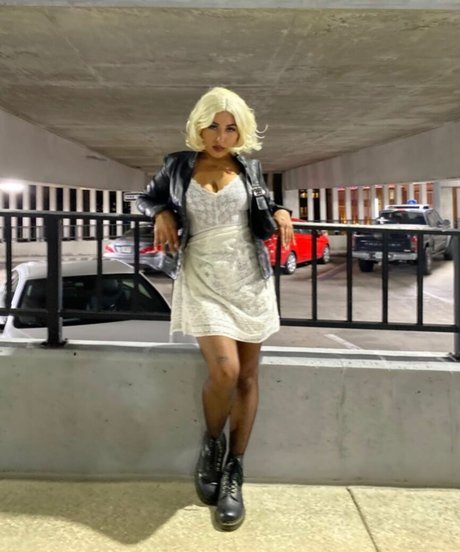 ブラックマジックオンリーファンズ エロチック 写真