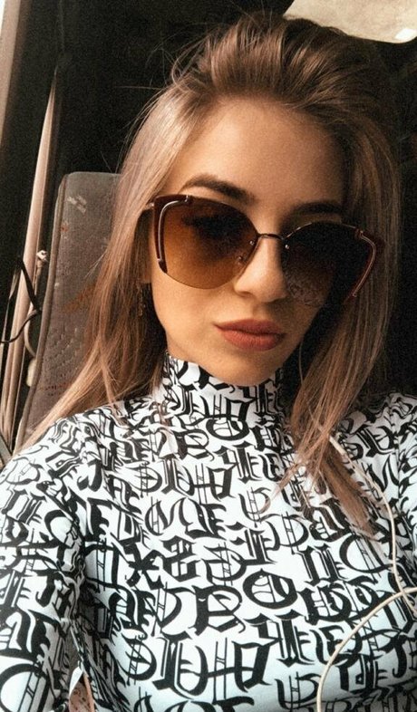 veronika it ポルノモデル 写真