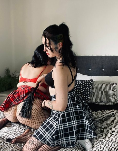 小柄なティーンオンリーファン ホットxxx 写真