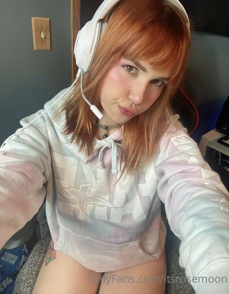 itsrosemoon スター ヌード 画像