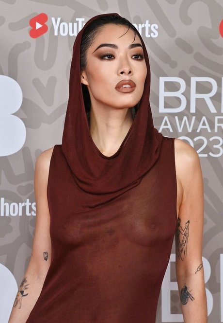 小柄なティーンオンリーファン セクシー裸 写真