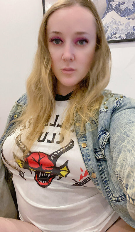 ゴス3P OnlyFans 美しいヌード 画像