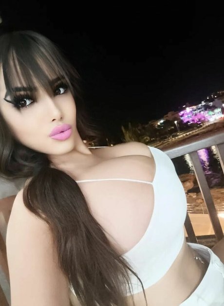 Atlanna ポルノスター 裸 写真