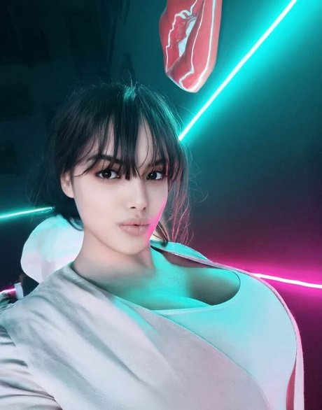 Atlanna ポルノ女優 写真