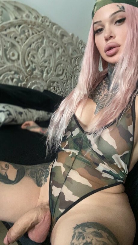 Emy Lee 高品質のポルノスター 画像