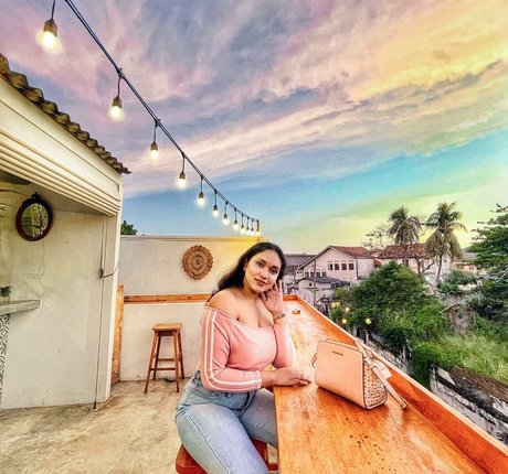 Nimesha Jayarathne スター 裸 ギャラリー