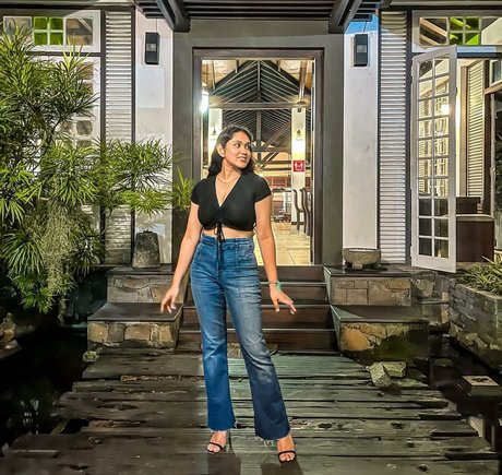 Nimesha Jayarathne 可愛いモデル 画像