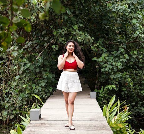 Nimesha Jayarathne xxxスター 画像