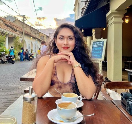 Nimesha Jayarathne ヌードモデル 画像