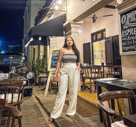 Nimesha Jayarathne スター ヌード 写真