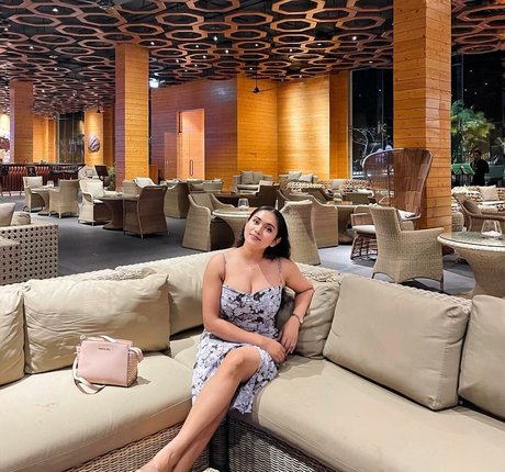 ハロウィン オンリーファン ポルノ 画像