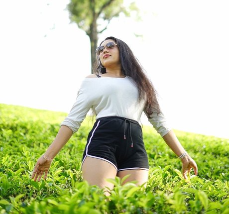 Nimesha Jayarathne アダルトモデル ギャラリー