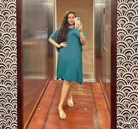 Nimesha Jayarathne ポルノスター セクシー 写真