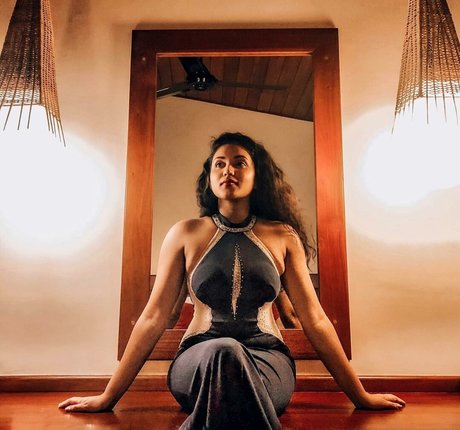 Nimesha Jayarathne 可愛い女優 写真