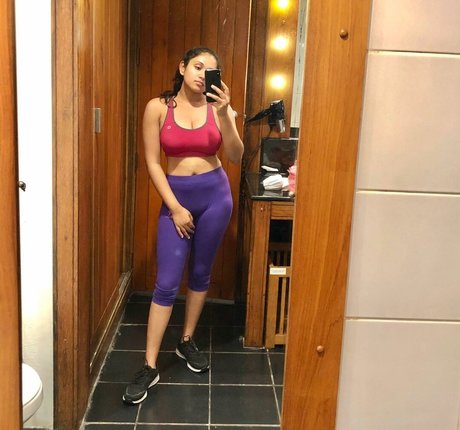 Nimesha Jayarathne ポルノスター 高品質 ギャラリー