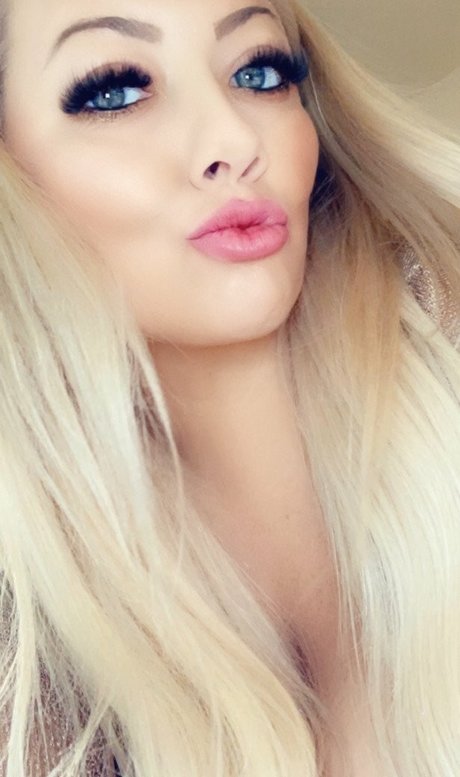 プリティオンリーファンズ ポルノグラフィック ギャラリー