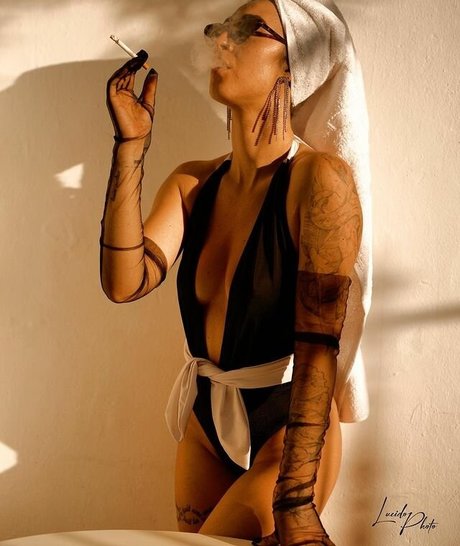 Poetiquegirl エロティックなスター ギャラリー