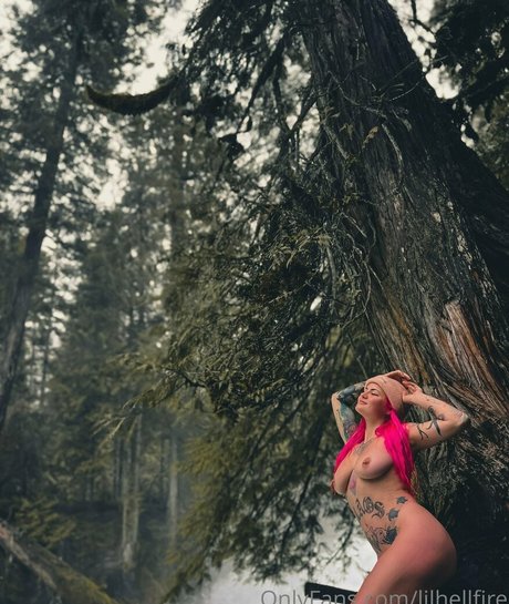 lilhellfire ヌードのポルノスター 写真