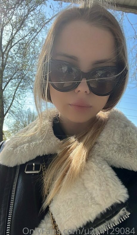 flora belll ポルノモデル 画像