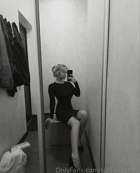 flora belll ホット女優 写真