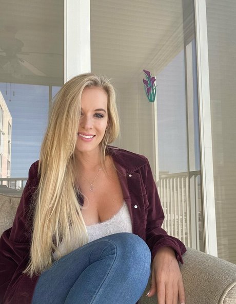 小柄な妻OnlyFans ホットヌード 写真