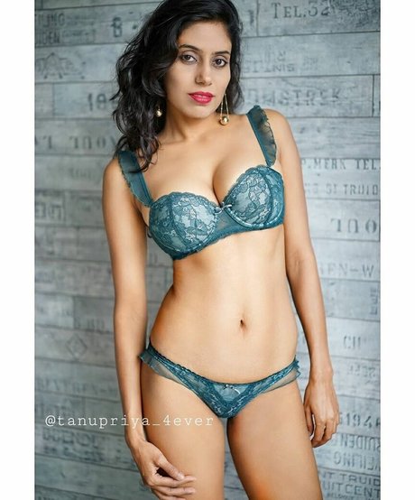 ぽっちゃり 主観視点 OnlyFans 美しいヌード 写真