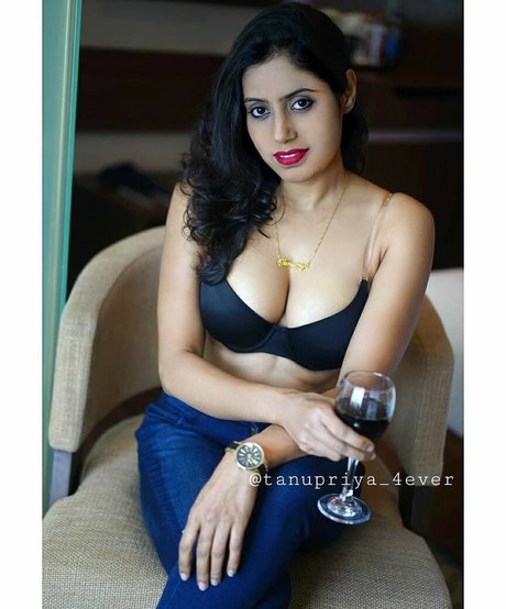 tanupriya 独占女優 ギャラリー