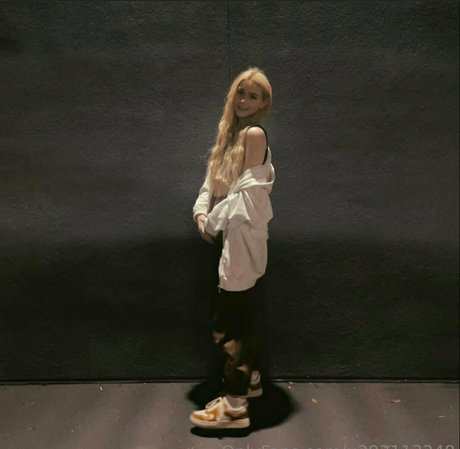 ellamoorepls ポルノスター ホット ギャラリー