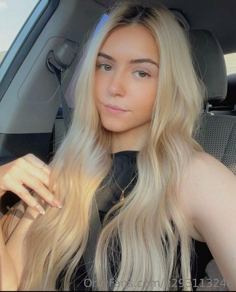 ellamoorepls 可愛い女優 写真