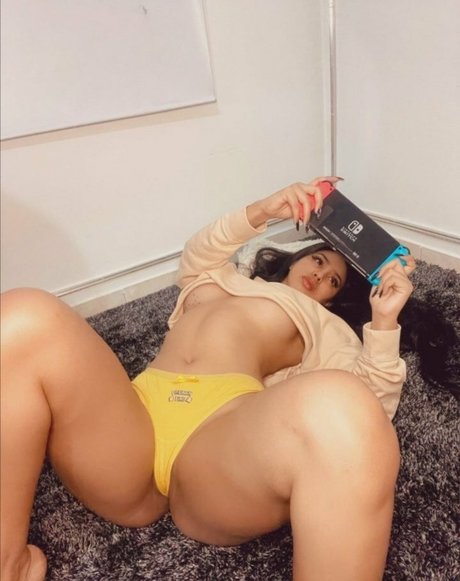 ヌード教師オンリーファンズ 無料セックス 写真