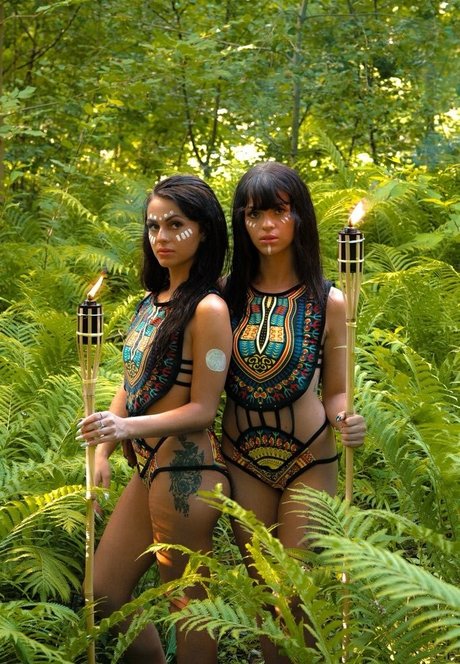 ブッシュ・オンリーファンズ ポルノ 画像