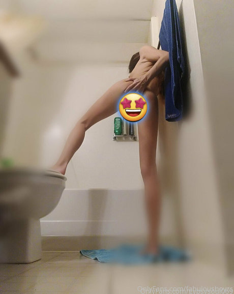 曲線美のクーガーOnlyFans ホットヌード ギャラリー