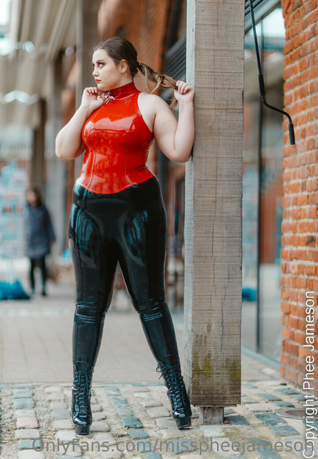 ポーグエボニーオンリーファンズ セクシー裸 写真