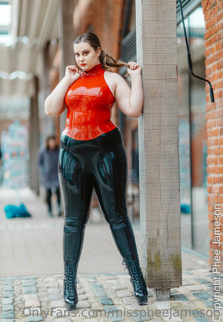 misspheejameson ヌードモデル 写真