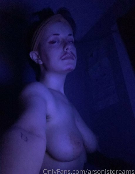 arsonistdreams セクシーなポルノスター 写真